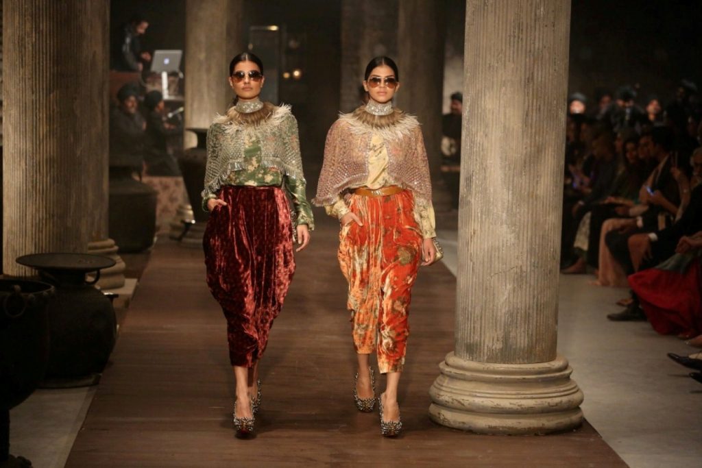 fwd-life-sabyasachi-and-christian-louboutin-ramp-images-for-the-firdaus-collection-and-bespoke-shoes-and-handbags-7